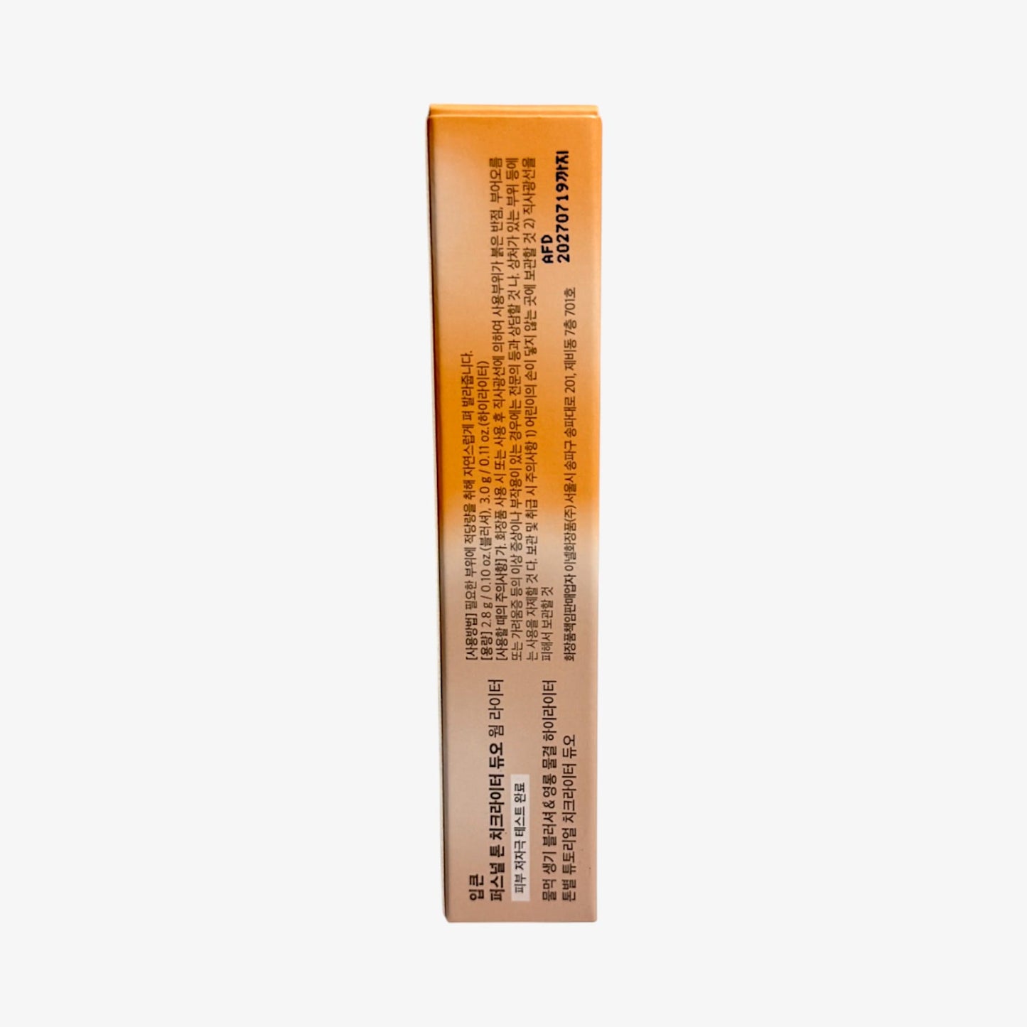Natural cream highlighter for dewy finish