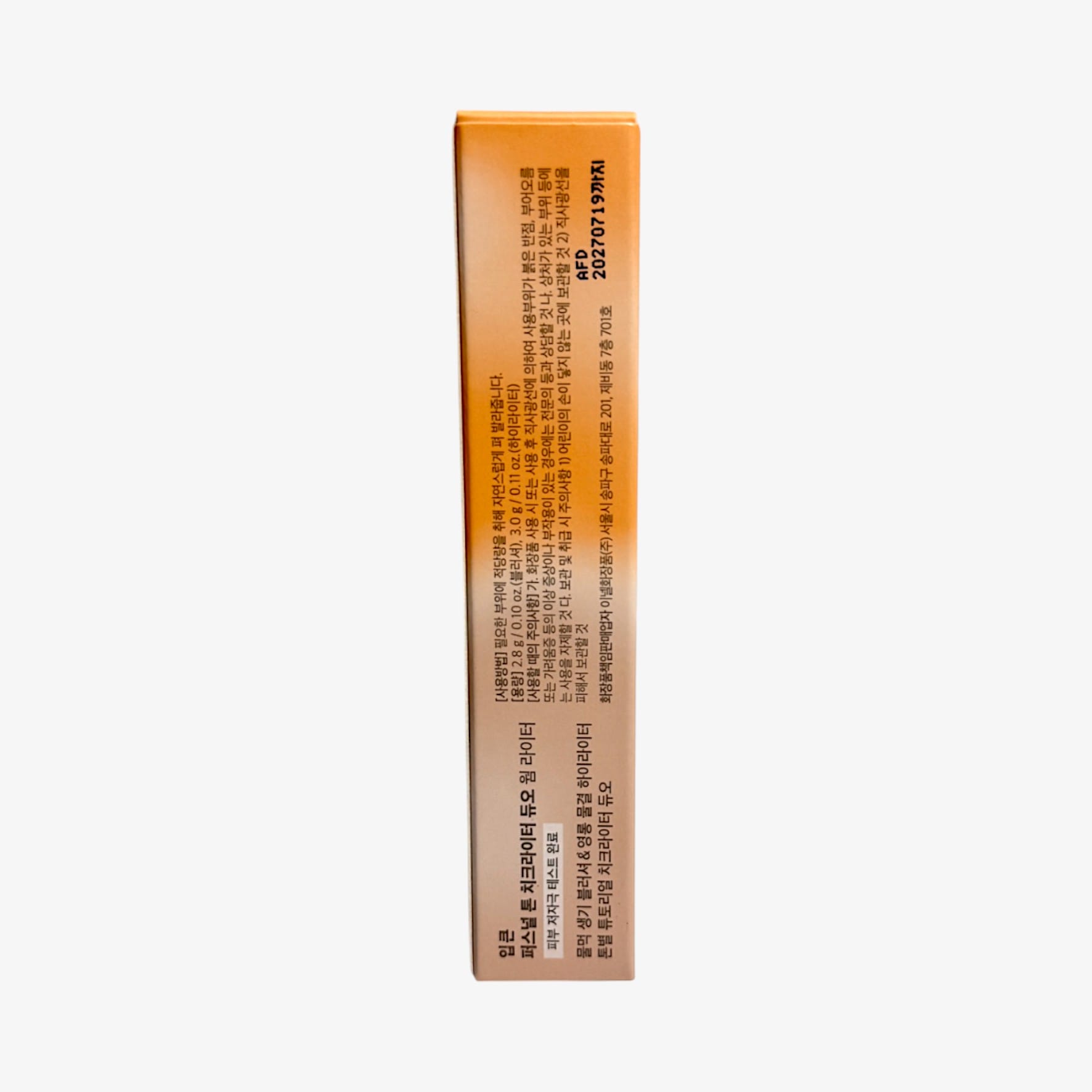 Natural cream highlighter for dewy finish