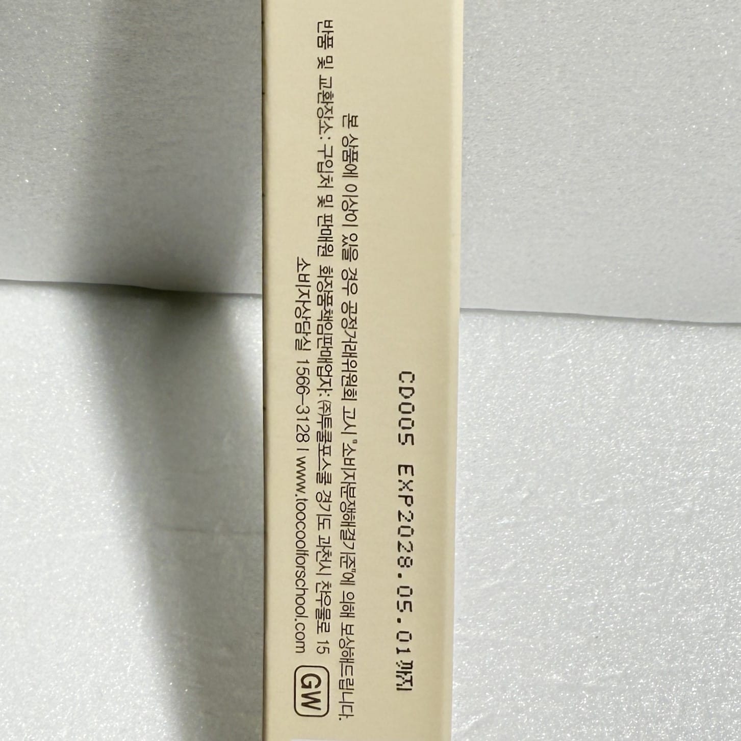 brown eyebrow pencil with rich dark tone for brunettes