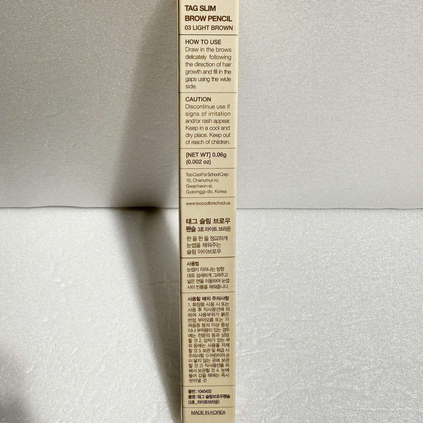 eyebrow pencil light blonde tones with natural finish