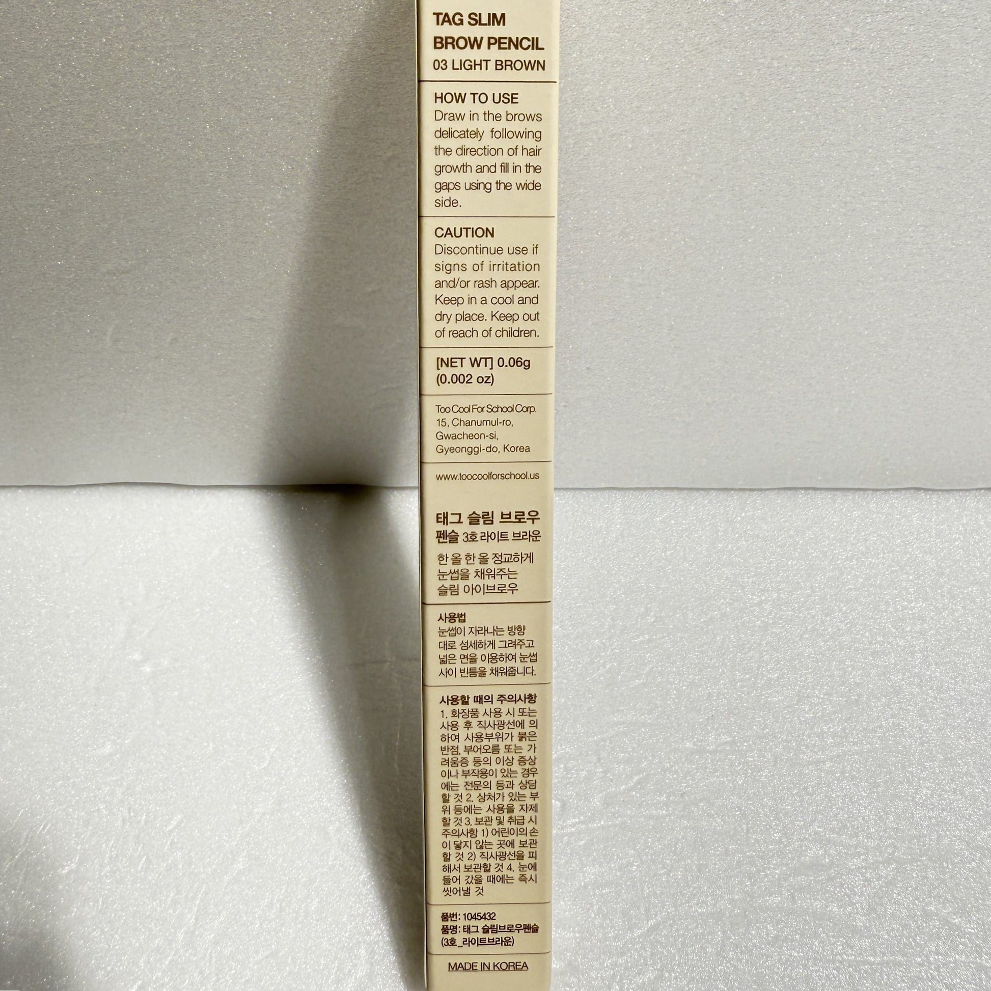 eyebrow pencil light blonde tones with natural finish