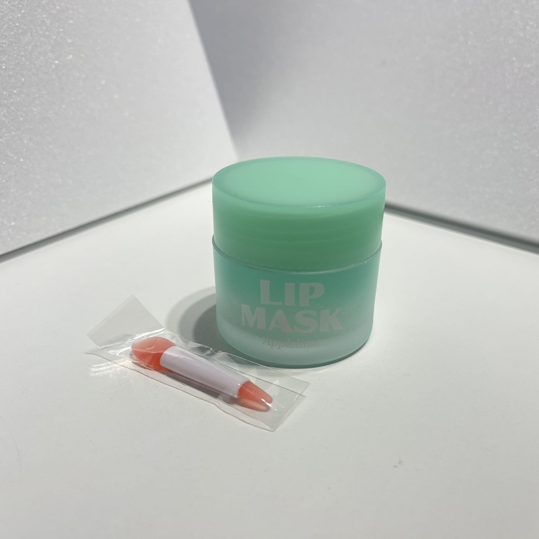 natural lip sleeping mask with vitamin E
