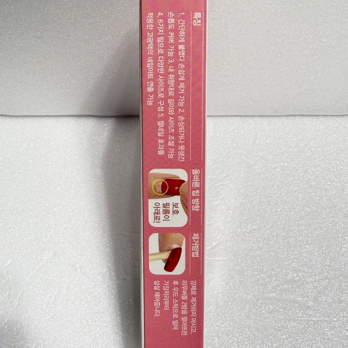 glue on artificial nails with gradient gloss